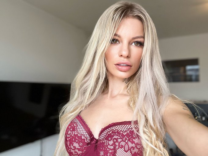 Gibt es schon Pl&auml;ne f&uuml;r deinen freien Tag morgen? 😃 https://t.co/BTpHb5ahnd<a href="/tag/dirty"class="tags"><span>#dirty</span></a><a href="/tag/stripchatlive"class="tags"><span>#stripchatlive</span></a>