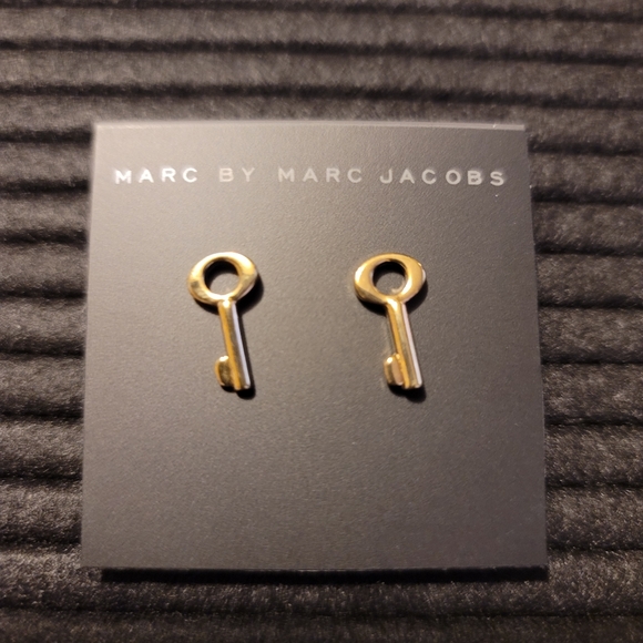 So good I had to share! Check out all the items I'm loving on <a href="/Poshmarkapp/">Poshmark</a> #poshmark #fashion #style #shopmycloset #handcrafted #zenanaoutfitters #marcbymarcjacobs: posh.mk/4UZEnmWO8rb