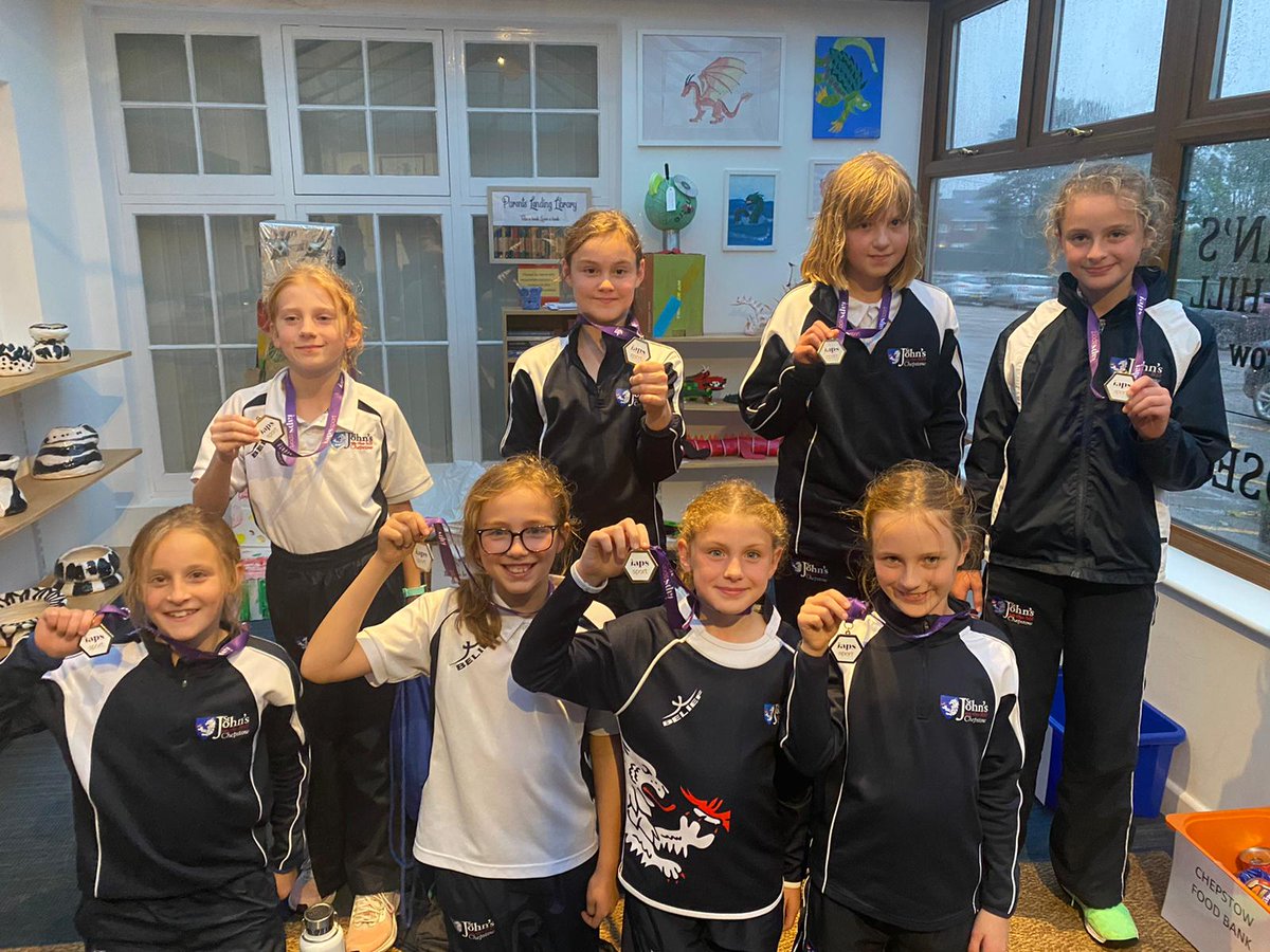 Medals were proudly displayed by the girls on their return to <a href="/DCSJ_official/">Dean Close St John’s</a> last night! Thank you to @RugbySchool1567 and <a href="/iapsuksport/">IAPS Sport</a> for a great day of hockey!