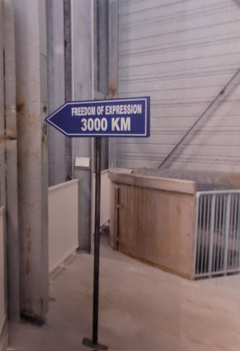 emmanuel_vaslin's tweet image. J&apos;adore cette œuvre de Moataz Nasr.

Elle s&apos;accorde bien avec celle d&apos;Art &amp;amp; Language &quot;A Bad Place&quot;.

#ABadPlace