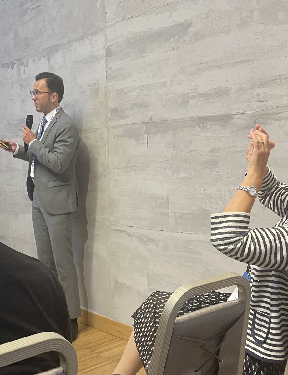 DrLornan's tweet photo. 👉🏼👉🏼👉🏼@TheEBMT ‘different risk, different story?’ #mmsm optimal timing of #CART in Myeloma?! #CMWP. Great debate led by @NicoGagelmann and Patrick Hayden! @TheEBMT_Trainee https://t.co/8Io5sHma6C