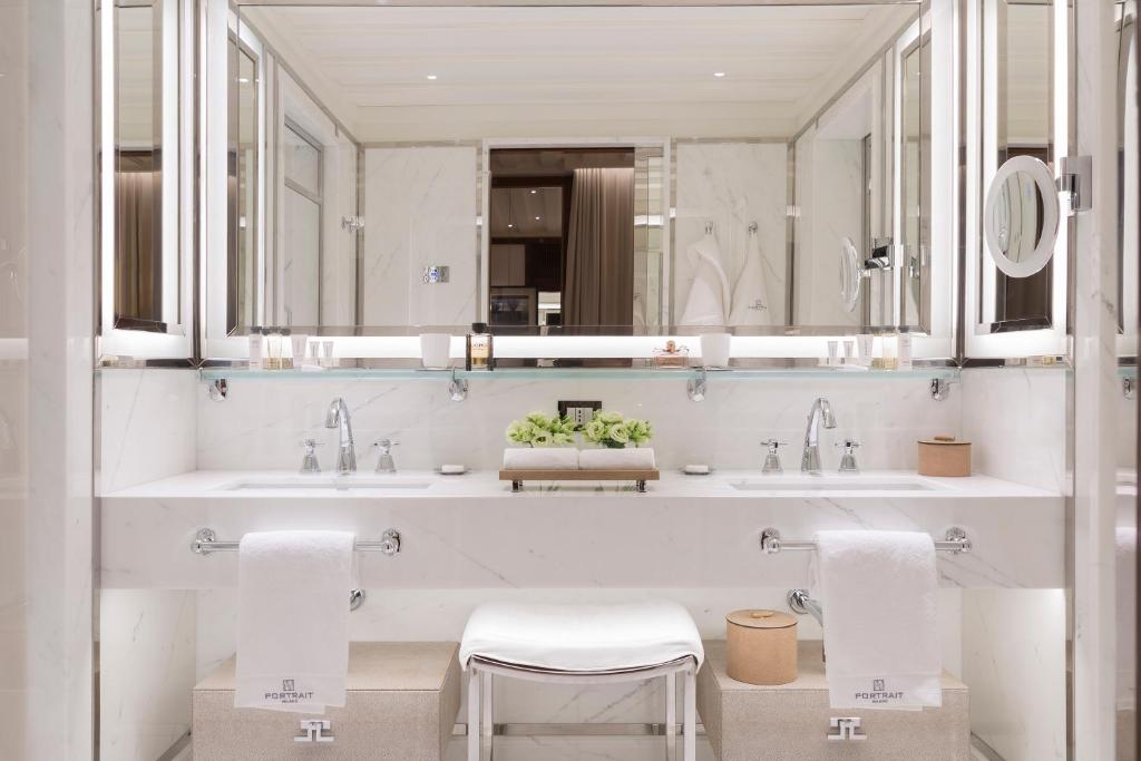 cppluxury's tweet photo. Portrait Milano, the brand new ultra luxury hotel by Lungarno Collection (Ferragamo family) opens November 23, 2022 with rates starting at EUR 1,050
#PortraitMilano #Milan #PortraitHotels #LungarnoCollection #luxuryhotels #luxuryhospitality #finedining #newopening @LungarnoTweet https://t.co/8I0EZTB7sH