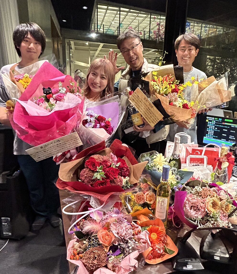 Happy Happy FRIDAY は放送を終了し、およそ7年間のその歴史に幕を閉じました。
ご参加下さった皆さん本当に本当にありがとうございました！
私たちはその時間を宝石のごとくにして十分に惜しみたいと思います！
本当に最高の時間をありがとう！
愛してるよ！みんな〜‼︎😆
#ハピふラ
#fmy