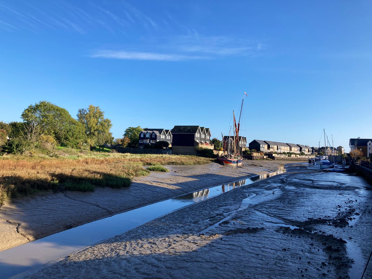 MsFaversham's tweet photo. Stunning morning in Faversham 🤩 

@Visit_Swale @VisitKent @visitfaversham https://t.co/tTvynB4Ugd