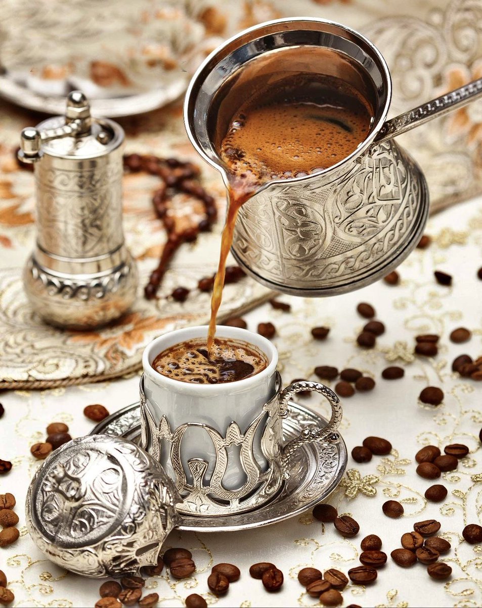 Drinking coffee as a beverage is said to have originated in Yemen in the 15th century in Sufi Shrines. It was there that coffee berries were first roasted & brewed in a way similar to how the drink is prepared today

For #InternationalCoffeeDay a thread on coffee & Muslim culture