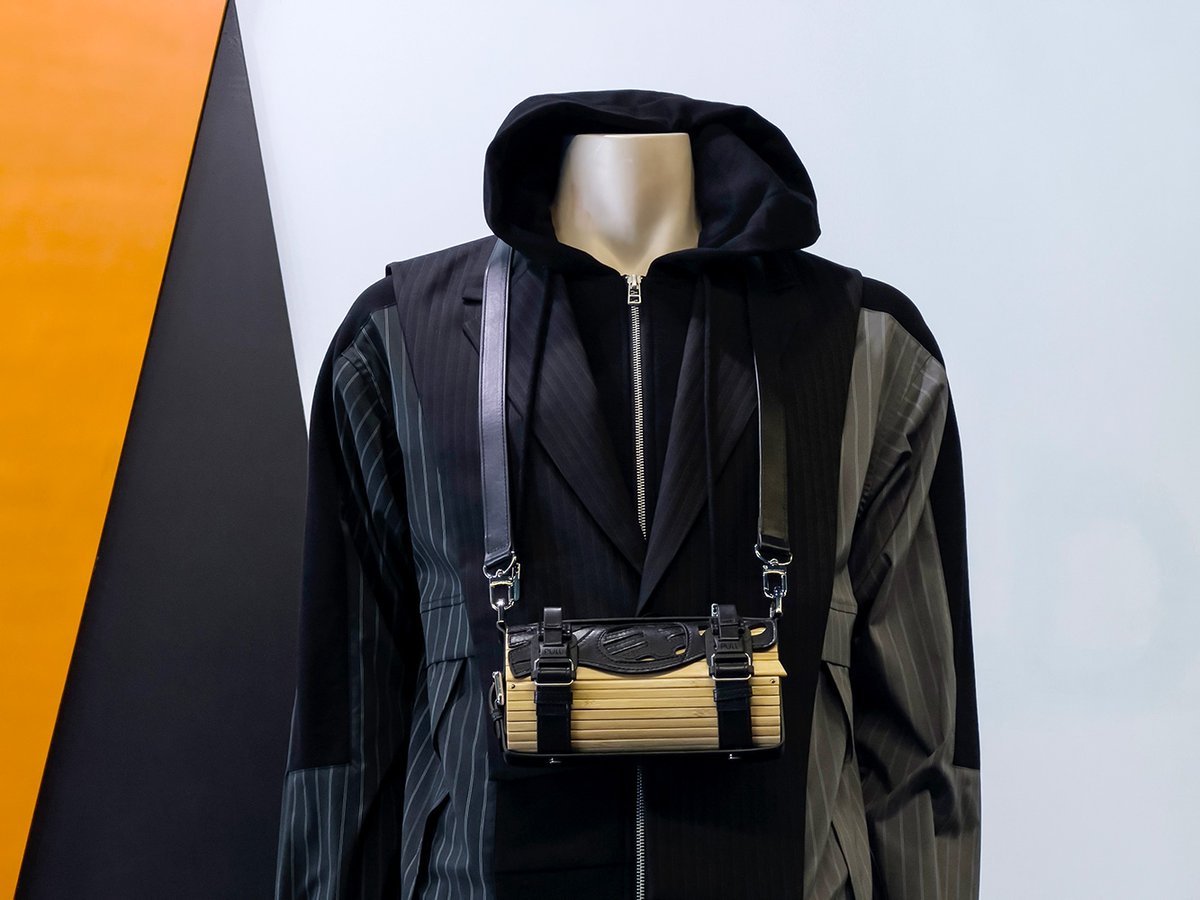 wrongweather's tweet photo. The FENG CHEN WANG AW22 collection at Wrong Weather's window display.
Discover all the looks in detail at https://t.co/lrKafn7Hdm or visit us at Av. da Boavista 754 in Porto to see it live!

#fengchenwang #windowdisplay #menswear #porto #fashionstore #designerstore #wrongweather https://t.co/Y8cb914E6c
