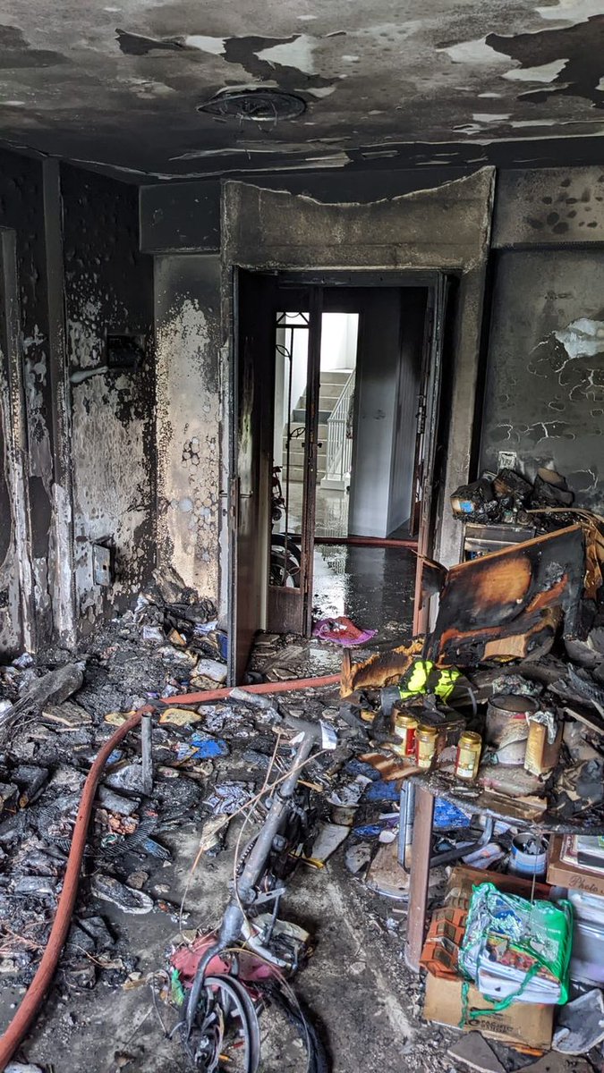 MothershipSG's tweet photo. 100 residents evacuated due to fire in Yishun flat, 5 people &amp; hamsters rescued from affected unit https://t.co/SIS0RNsMsU https://t.co/LMstMn8OqP