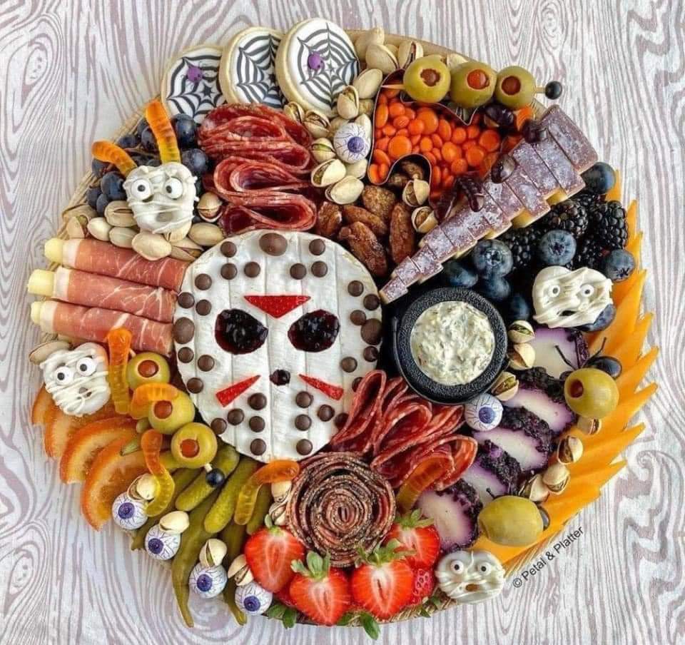 nikki_twisted's tweet image. HAPPY OCTOBER! 🍂🎃🍁

Charcuterie, anyone?