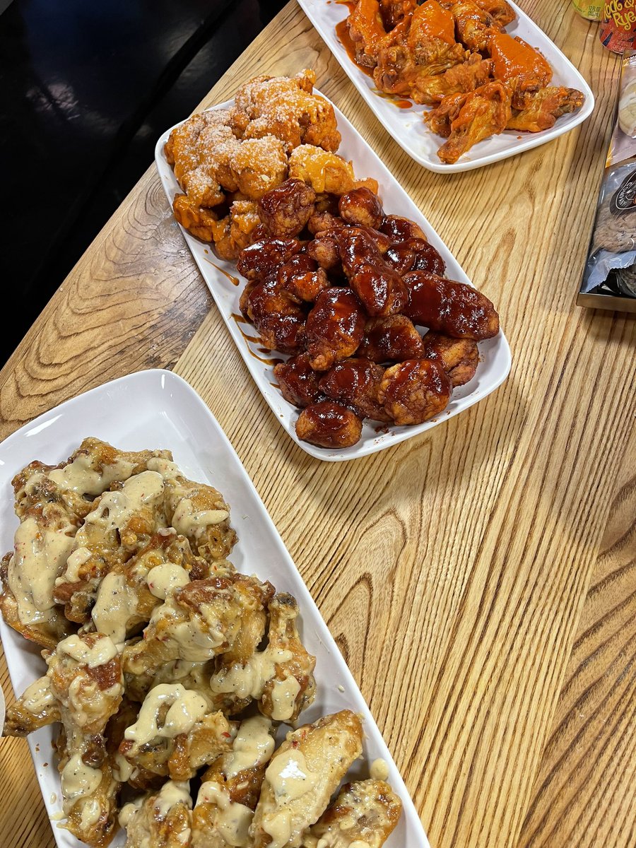 Lauren Kummer (@laurenkummertv) on Twitter photo It smells delicious in the studio this morning thanks to <a href="/detroitwingco/">Detroit Wing Company</a> π π
Itβs opening itβs second location up in #GrandRapids and brought in a great tailgate setup for football season π It smells delicious in the studio this morning thanks to <a href="/detroitwingco/">Detroit Wing Company</a> π π
Itβs opening itβs second location up in #GrandRapids and brought in a great tailgate setup for football season π
