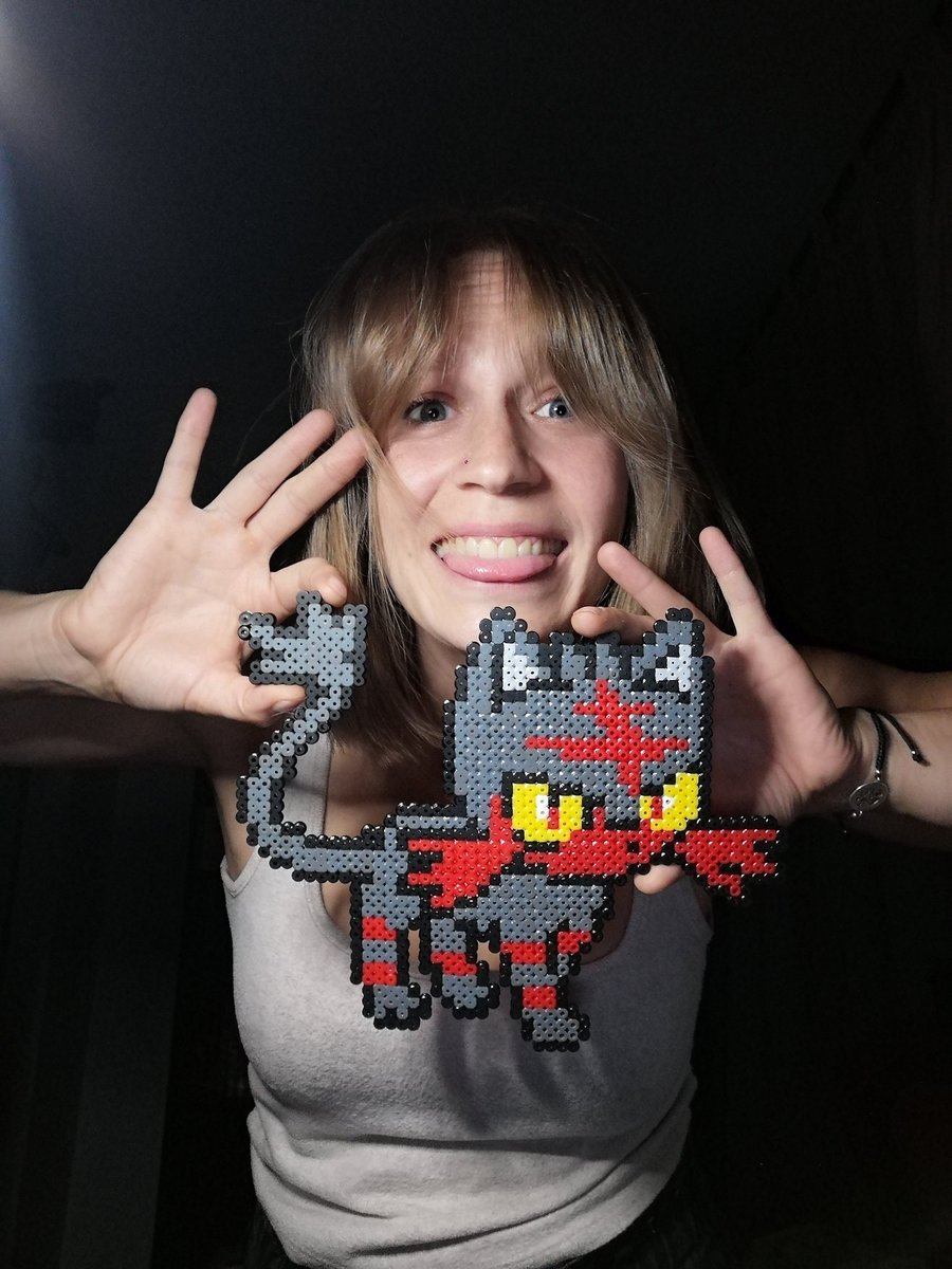 1991ox's tweet photo. 🖤Litten🖤
Pues esta era la figura de ayer 🤭
Bienvenido al equipo, pequeño gran intimidor 😂
#Pokemon #litten #hamabead https://t.co/vKceLm5eKv