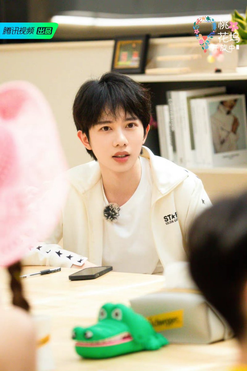 TF_FamilyTH's tweet photo. 📷 221001 时代峰峻影视部官博 

桃花坞开放中 x #LiJunhao #李俊濠 https://t.co/W3lLMYscoq