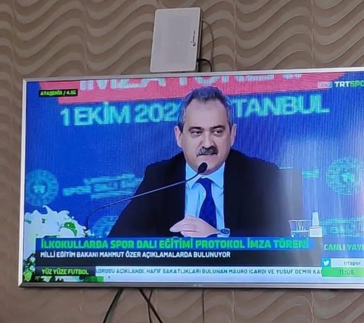Spor kültürü için İlkokullardaki beden eğitimi ve oyun dersine beden eğitimi öğretmenleri girmelidir. 
#ilkokullarabedeneğitimi

<a href="/tcmeb/">Millî Eğitim Bakanlığı</a>