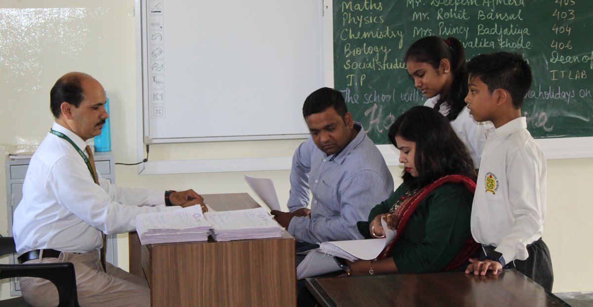 shriramindore's tweet image. #PTM2022 #PTMday #srcsindore #ParentsTeacherMeeting #collaboration #feedback #growingtogether