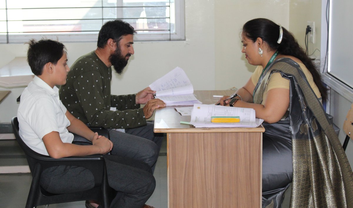 shriramindore's tweet image. #PTM2022 #PTMday #srcsindore #ParentsTeacherMeeting #collaboration #feedback #growingtogether