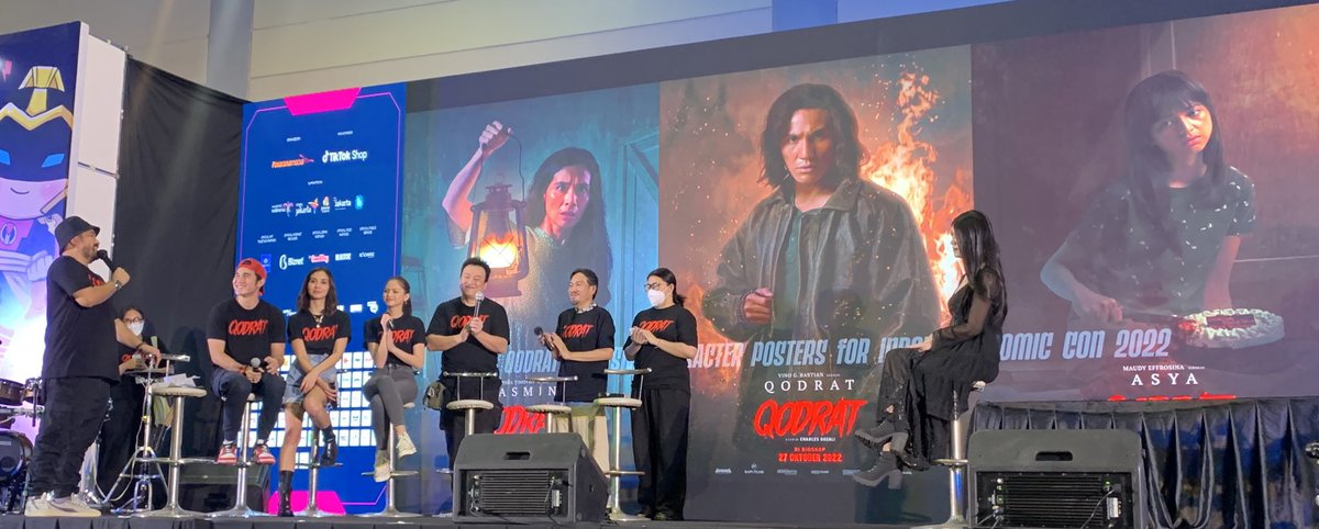 "Selama ini di film horor Indonesia, Ustad itu biasanya jd jagoan atau tidak? Nah, di Qodrat udah dipastikan Ustad bakal jd jagoan."

Kata Charles Gozali (Sutradara) soal bedanya Qodrat sama film horor lain.

Di sesi akhir, direveal poster karakter Qodrat dari <a href="/CaravanArtworks/">CARAVAN STUDIO</a> !