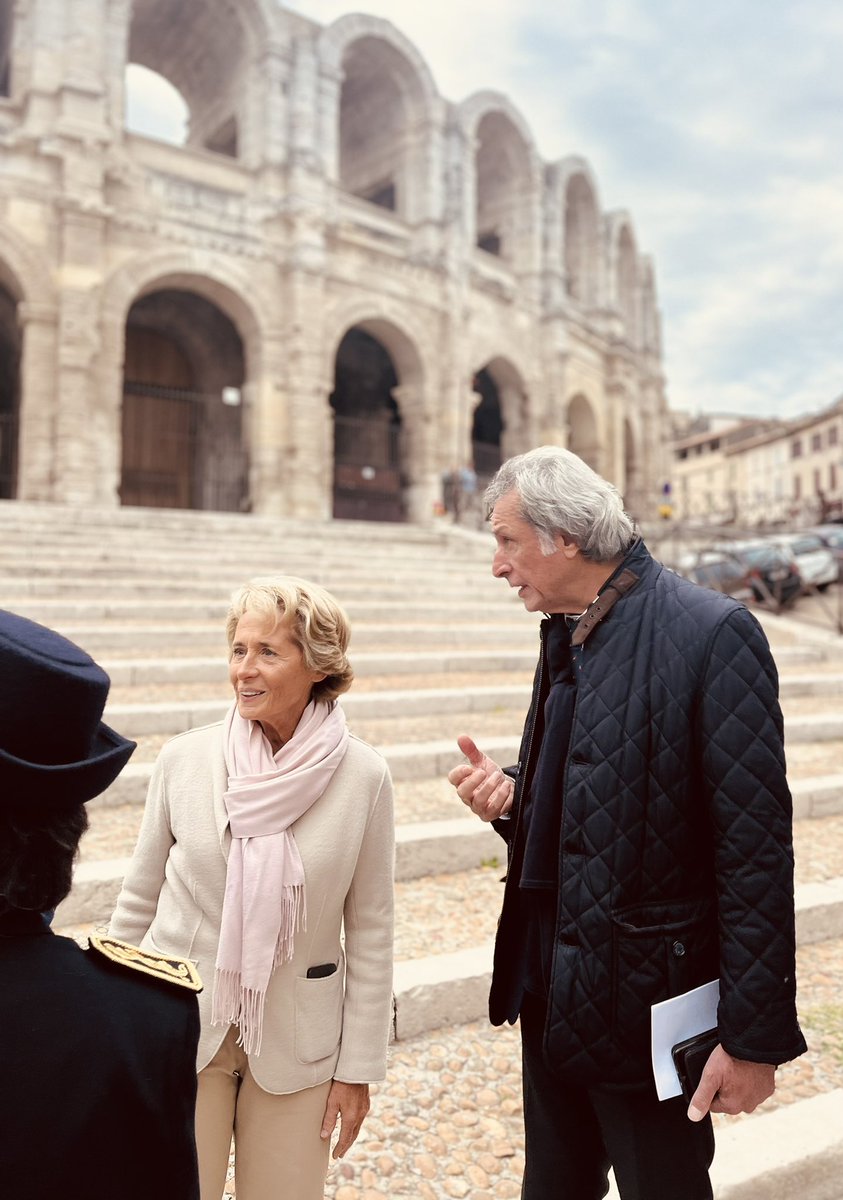CarolisPatrick's tweet photo. Très heureux d’accueillir ce matin @carolinecayeux, Ministre des collectivités territoriales. 

Une belle visite de terrain autour du plan #ActionCoeurdeVille, qui prouve que les choses avancent lorsqu’on s’en occupe. 👍 https://t.co/0wH0Q7qCSi