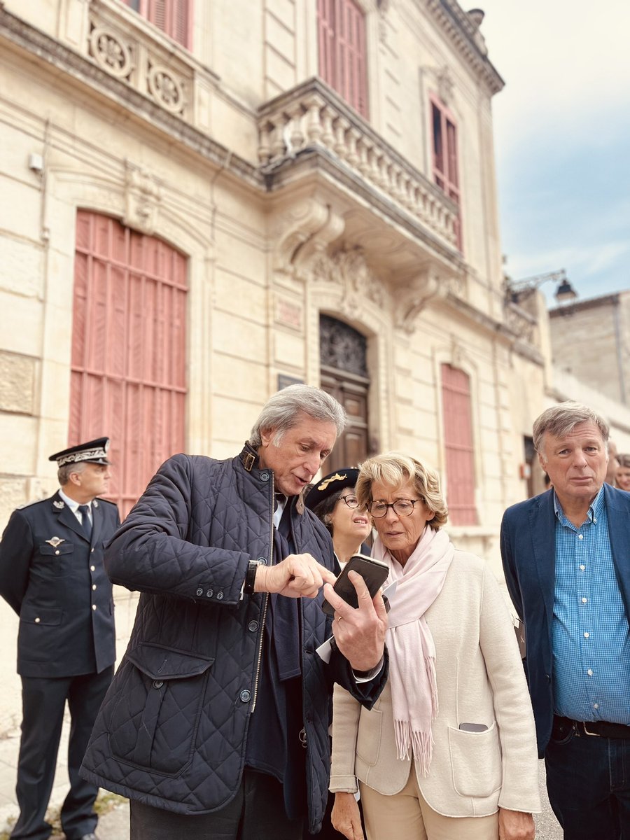 CarolisPatrick's tweet photo. Très heureux d’accueillir ce matin @carolinecayeux, Ministre des collectivités territoriales. 

Une belle visite de terrain autour du plan #ActionCoeurdeVille, qui prouve que les choses avancent lorsqu’on s’en occupe. 👍 https://t.co/0wH0Q7qCSi