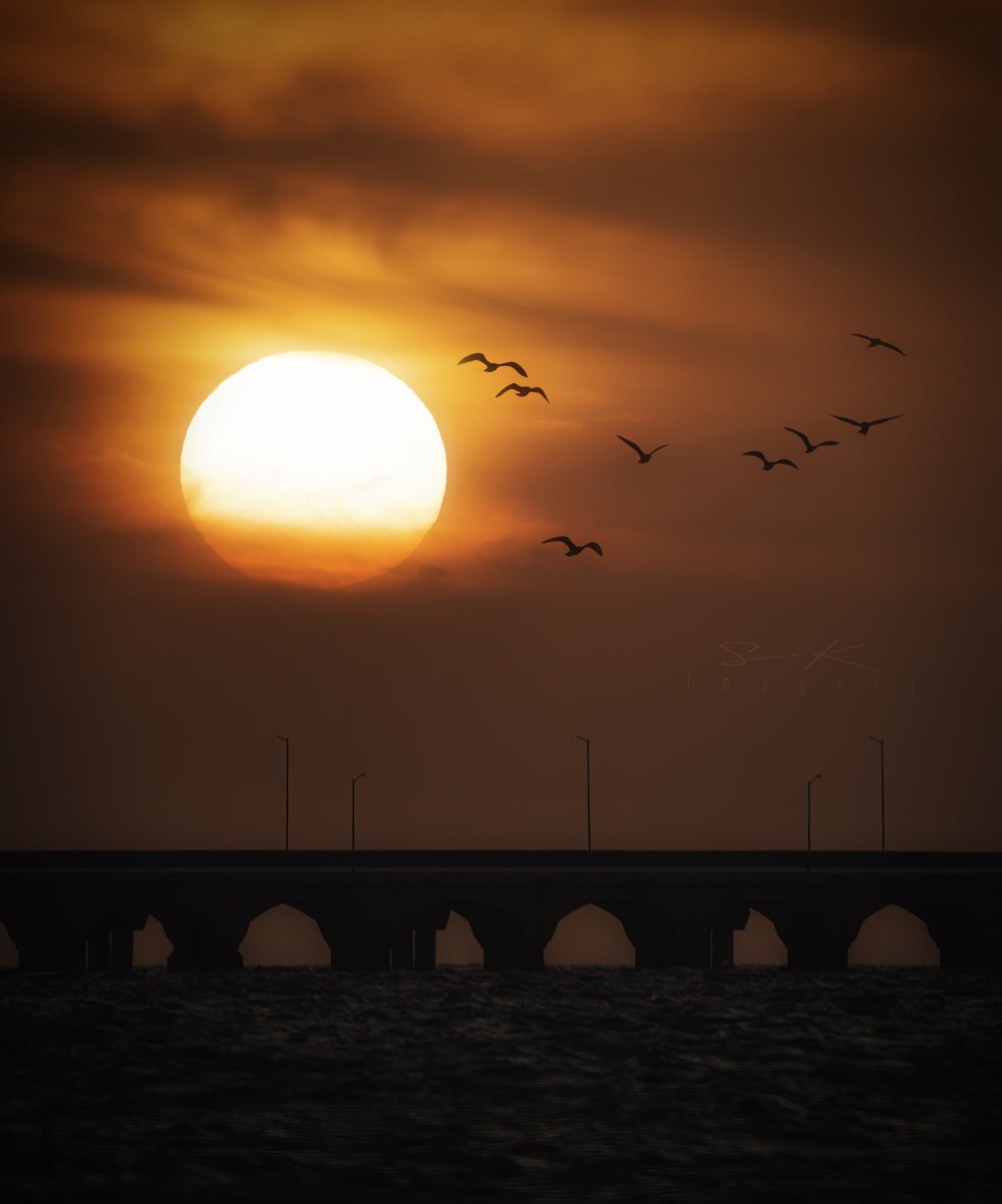 Happy 1st of October!  The #weekend is here!  Let’s see your #SaturdaySunrise or #SaturdaySunset shots!  Mine is a #sunset from #Progreso #Mexico, with it’s world famous “Longest Pier in the World”. Hope you’re all well, my peeps!
Don’t forget to Like/Comment/#ReTweet your favs!