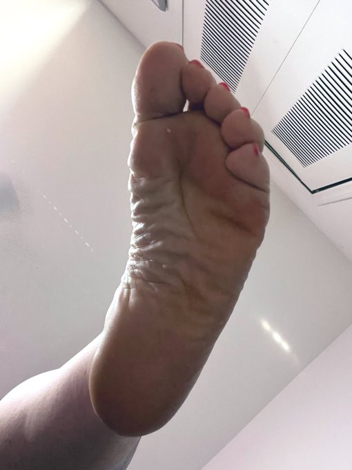 Whos face do I need to rub these wrinkled soles onto? https://t.co/ckpepe14VO<a href="/tag/rt"class="tags"><span>#rt</span></a><a href="/tag/amatuers"class="tags"><span>#amatuers</span></a><a href="/tag/contentcreator"class="tags"><span>#contentcreator</span></a><a href="/tag/feetpicsforsal"class="tags"><span>#feetpicsforsal</span></a>