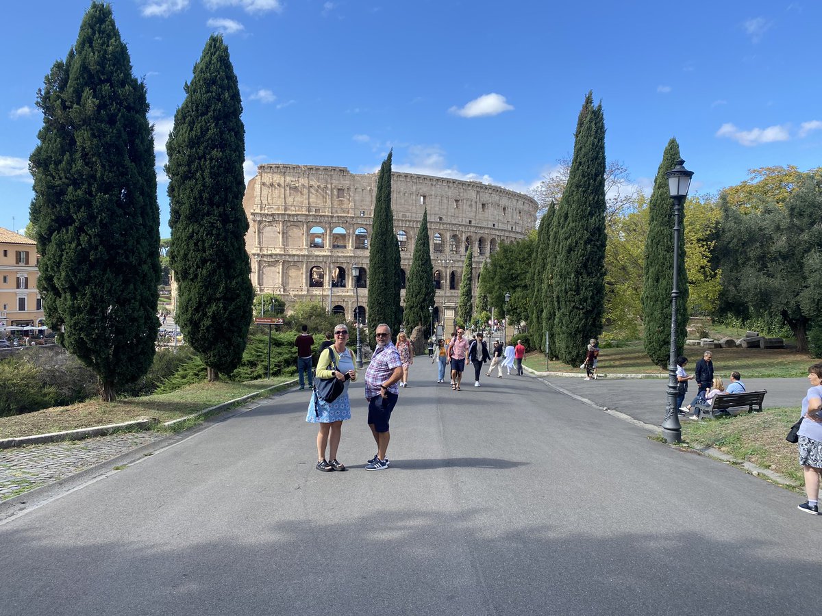 r4ch_arm's tweet photo. Morning adventure to the colosseum with @dewimarshhughes @D34NO_23 @zoemarshhughes https://t.co/8CwUDKGIc7