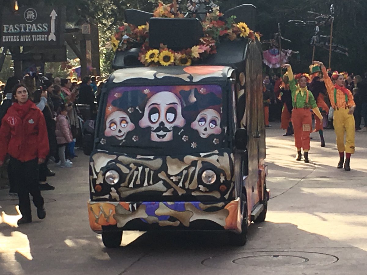 ItsDarrenDazzle's tweet photo. Happy Halloween Season DLP #VanFans https://t.co/o1ClCBSanm