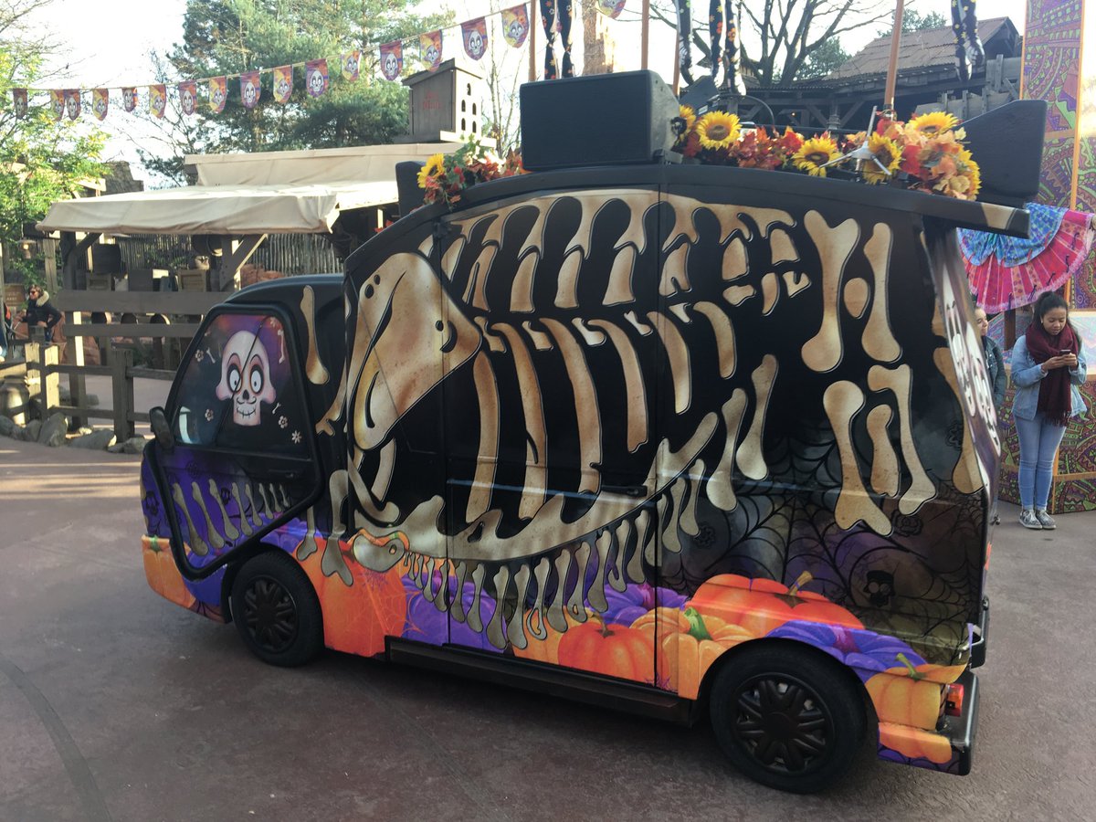 ItsDarrenDazzle's tweet photo. Happy Halloween Season DLP #VanFans https://t.co/o1ClCBSanm