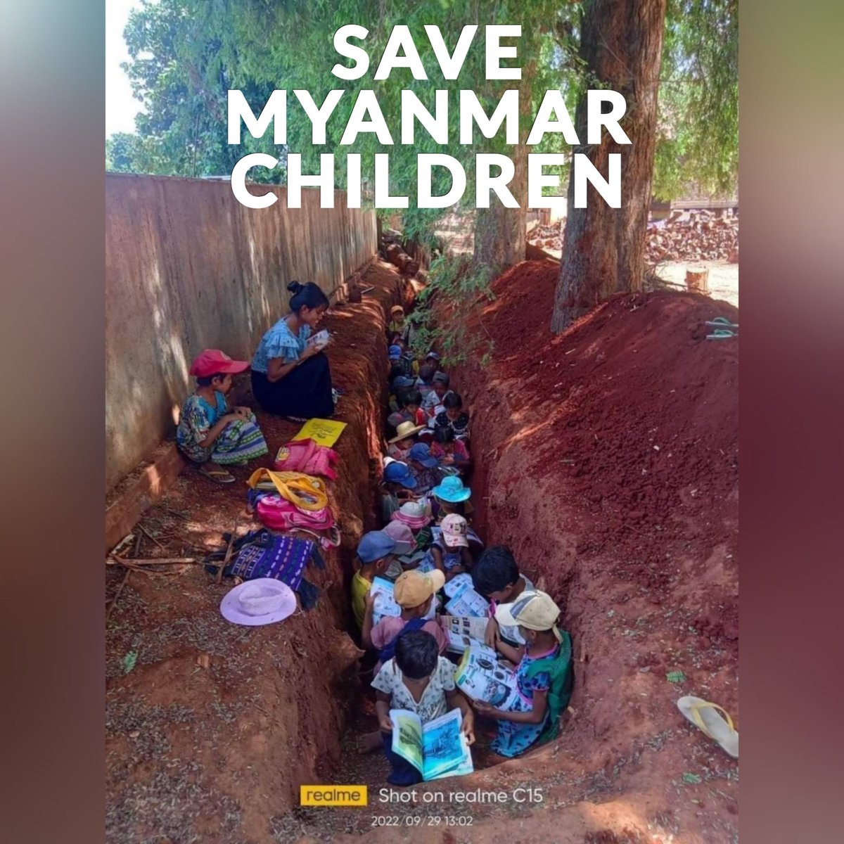 Innocent children in Myanmar are hiding and schooling in pits as the #MyanmarMilitaryTerrorists shell bombs and launch airstrikes.

Photo - CJ

#2022Oct1Coup #SaveMyanmarChildren #WhatsHappeningInMyanmar