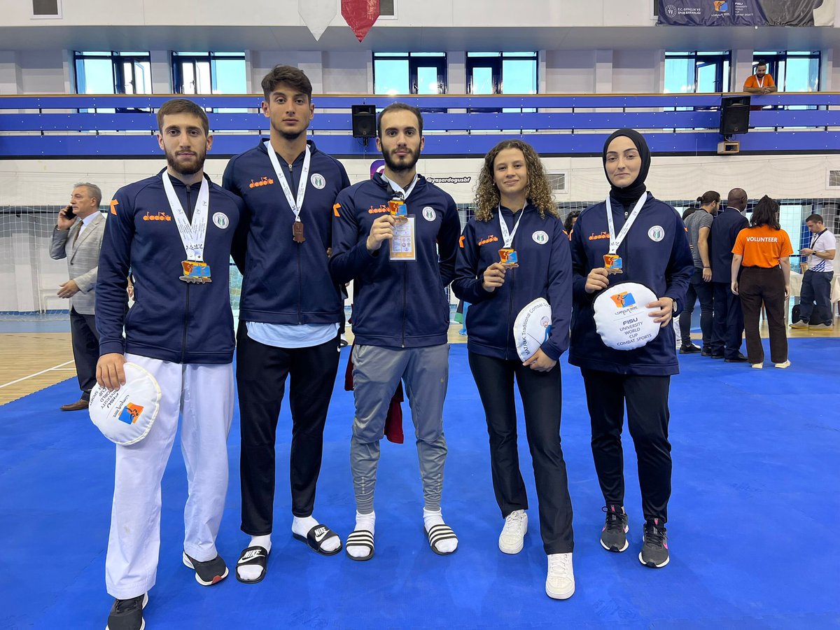 kagitspor's tweet photo. Samsunda yapılan Dünya Üniversiteler Arası Spor Oyunlarında mücadele eden Karatecilerimiz toplamda 8 madalya kazanarak  müsabakalara damgasını vurdu. Sporcu ve hocalarımızı tebrik ediyoruz 👏 https://t.co/xA7ZAJKktr