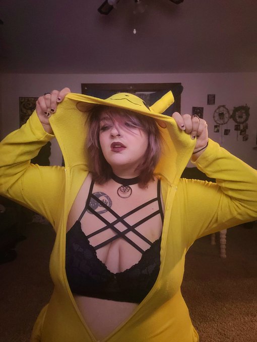 Don't let the cute onesie fool ya 😜 #nsfwtw  #tip #Pokemon https://t.co/fUh5LjCxnt<a href="/tag/nsfwtw"class="tags">#nsfwtw</a><a href="/tag/tip"class="tags">#tip</a><a href="/tag/pokemon"class="tags"><span>#pokemon</span></a>