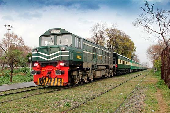 DunyaNews's tweet photo. سیلاب سے متاثر ریلوے ٹریک کا مرمتی کام مکمل، ٹرینوں کی بحالی کا اعلان #Trainoperation #Railway https://t.co/KGAoJEtrwE https://t.co/c4zmVT3TO5