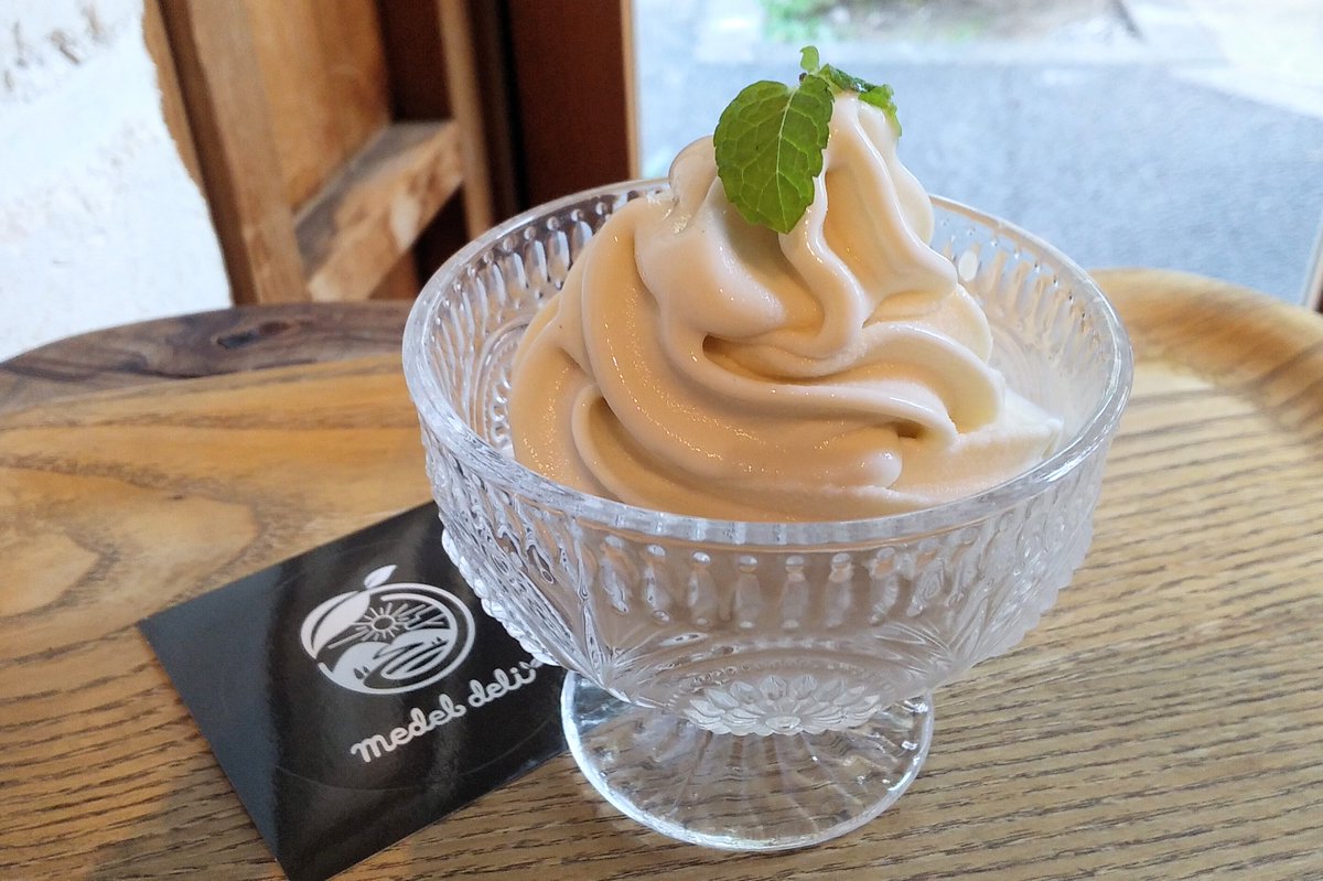 macrobimous's tweet photo. 【マクロビマウスの日本���ジカフェガイド　３２５３店目】 
恵比寿の #マルゴデリ がマルゴグループを卒業。#メデルデリ と店名変更して、２０２２年１０月１日にリニューアルオープンしました！⑤のロゴの印象が強いけど、今後は #medeldeli で検索してね。
https://t.co/1dOCgVrt4g https://t.co/fEHBIeOEKj