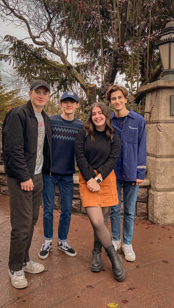 joebashupdates's tweet photo. New picture of Joe and Bash (+ Kit) with a fan recently 😭🤍

Via 📸 @disneymeansohan https://t.co/eKzps7gSgQ