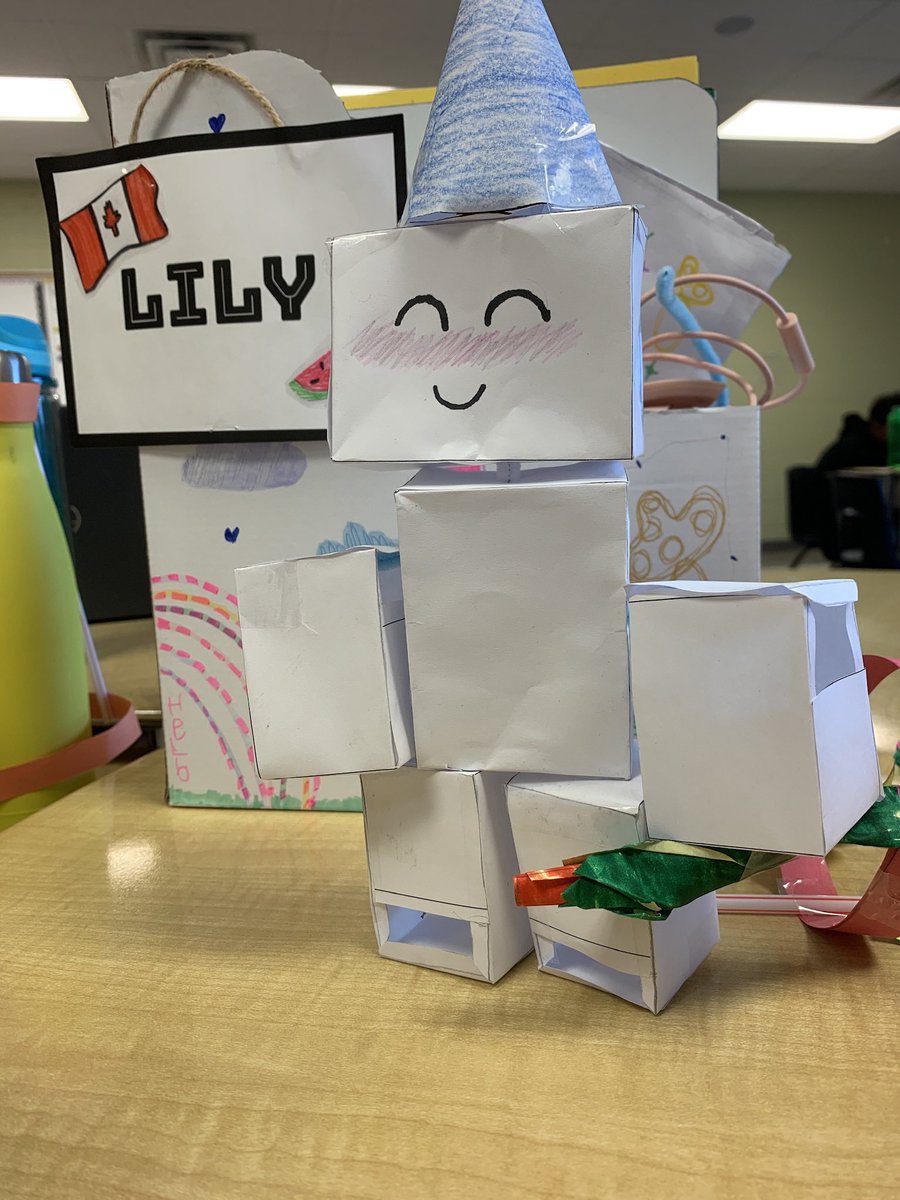 MsLaffinJST's tweet photo. Designed and created paper robots. #makerspaceattitude @JSTwrdsb @wrdsb @janlaffin https://t.co/VnxJ2YlF9t