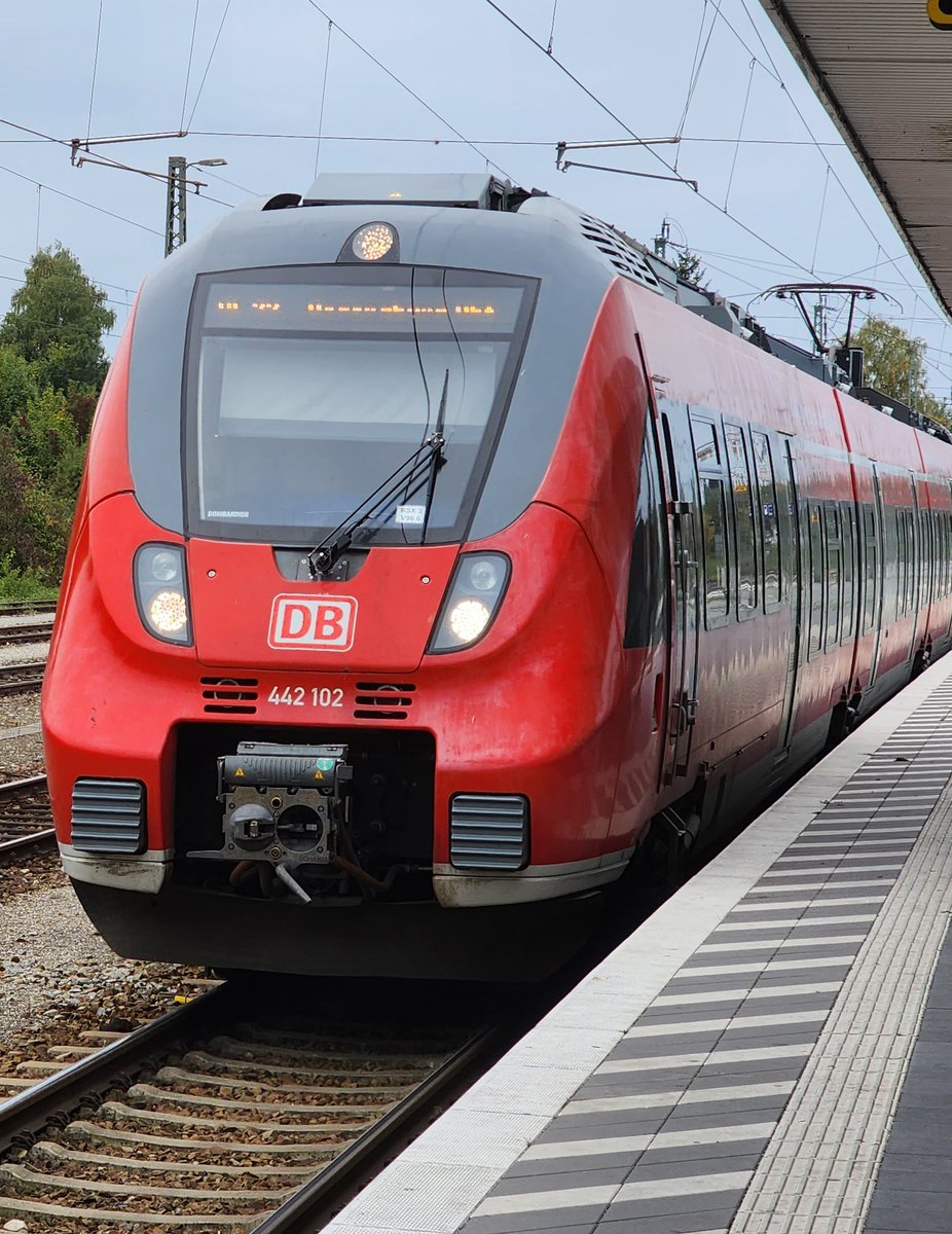 onghu's tweet photo. Is that a #DB on #Rails?

#programmingjoke #sillyThoughts #weekend https://t.co/Jj8KxQcw5l