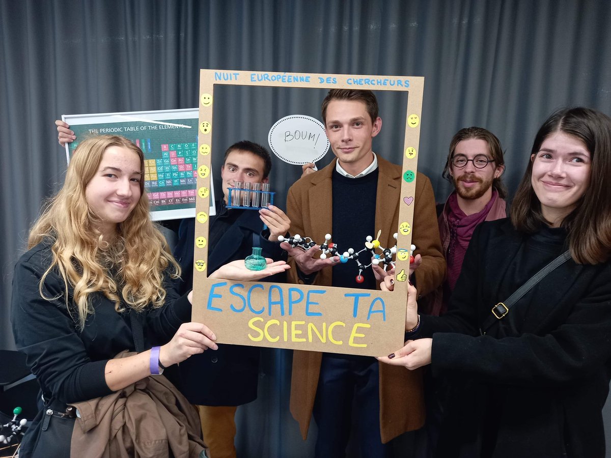 Hier soir nous étions à la #nuitdeschercheurs organisée par <a href="/Univ_St_Etienne/">Université Jean Monnet Saint-Étienne</a> . Nous avons parlé optique, biomimétisme, physique et chimie avec les enseignants chercheurs de #saintetienne