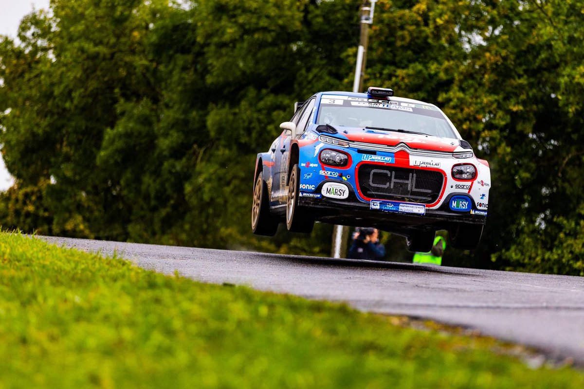 yoannbonato's tweet photo. Le meilleur grip ici ?! Quand on est l’air 🚀😜
P1️⃣ à l’issue de l’ES10 ✔️
#CFR | #CoeurdeFrance | #C3Rally2 | #MichelinMotorsport | #IGOL |#CHLSportAuto | #CitroenRacing |#OrecaStore | #Sparco https://t.co/dMuiTkp30X