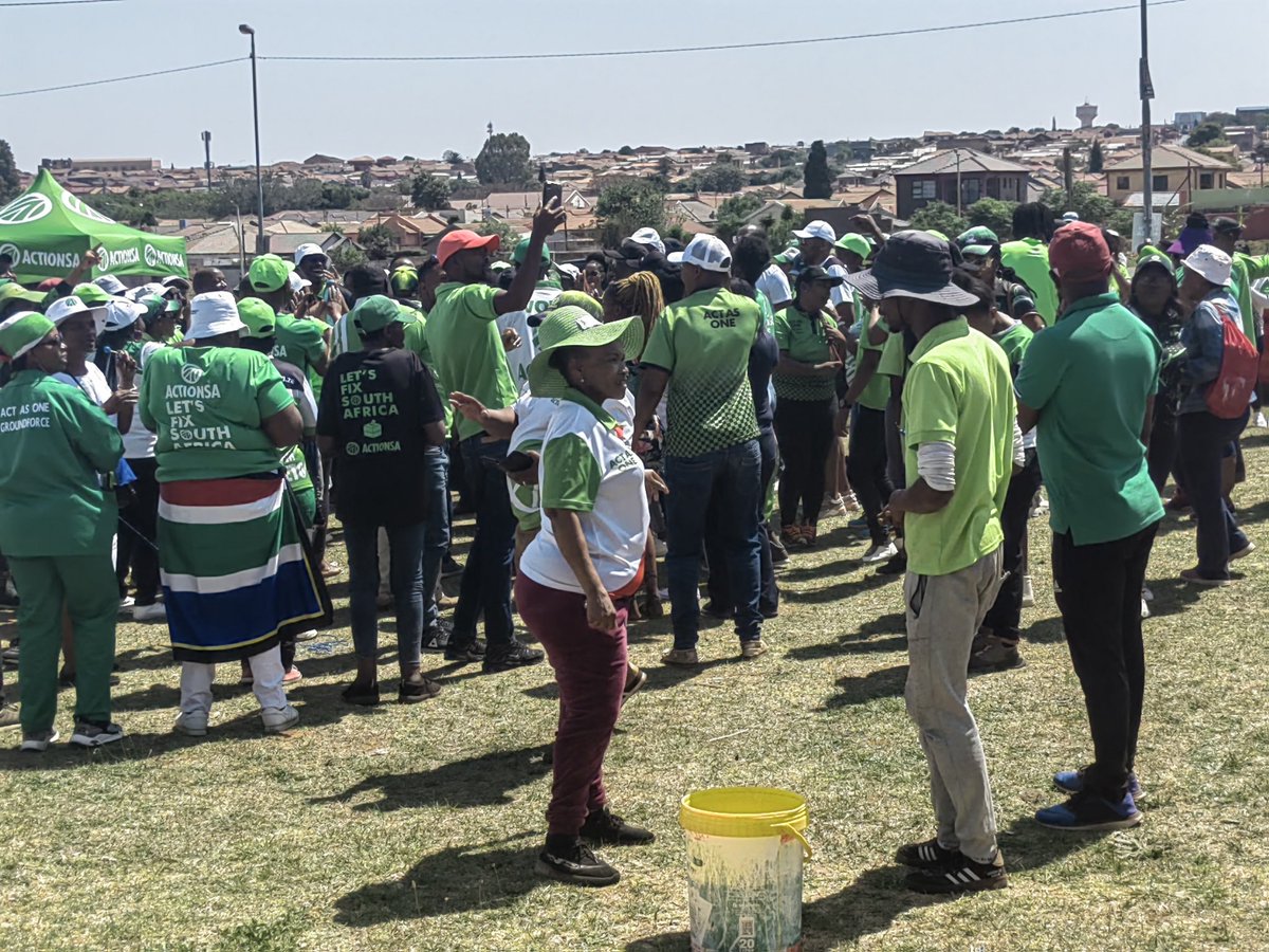 lwanda_bini's tweet photo. @Action4SA in Krugerdorp Mogale City, while they are busy attacking, ActionSA is growing very strong. #Project2024 @BonganiBaloyiBB
@ME_Beaumont @HermanMashaba
#PutSouthAficansFirst https://t.co/QF53xvEnBo