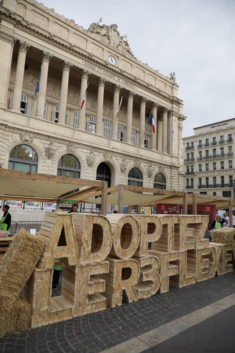AMPMetropole's tweet photo. 💛♻ À  partir de ce samedi 1er octobre, le tri se simplifie à Marseille Provence ! 👏🏻
📍✨ À cette occasion, @AMPMetropole organise un grand événement à #Marseille, jusqu'à 18h, sur la Canebière, avec de nombreuses animations au programme ! https://t.co/LnYLAUiiCI