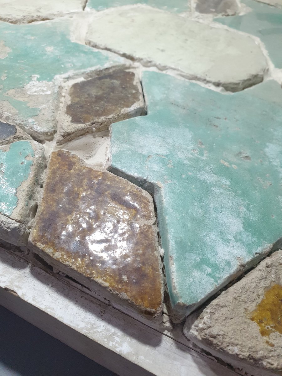 raoufbeingmoor's tweet photo. #Zelij datant du 11ème siècle au musée publique de #Cirta à #Constantine, elle décorait la façade du grand minaret de mansoura #KalaaBeniHammade à #Msila 🇩🇿 pendant l'époque des #Ziride.
Kalaa beni Hammade est classé patrimoine universel par l'#UNESCO depuis 1980. https://t.co/F9rSZYeQax