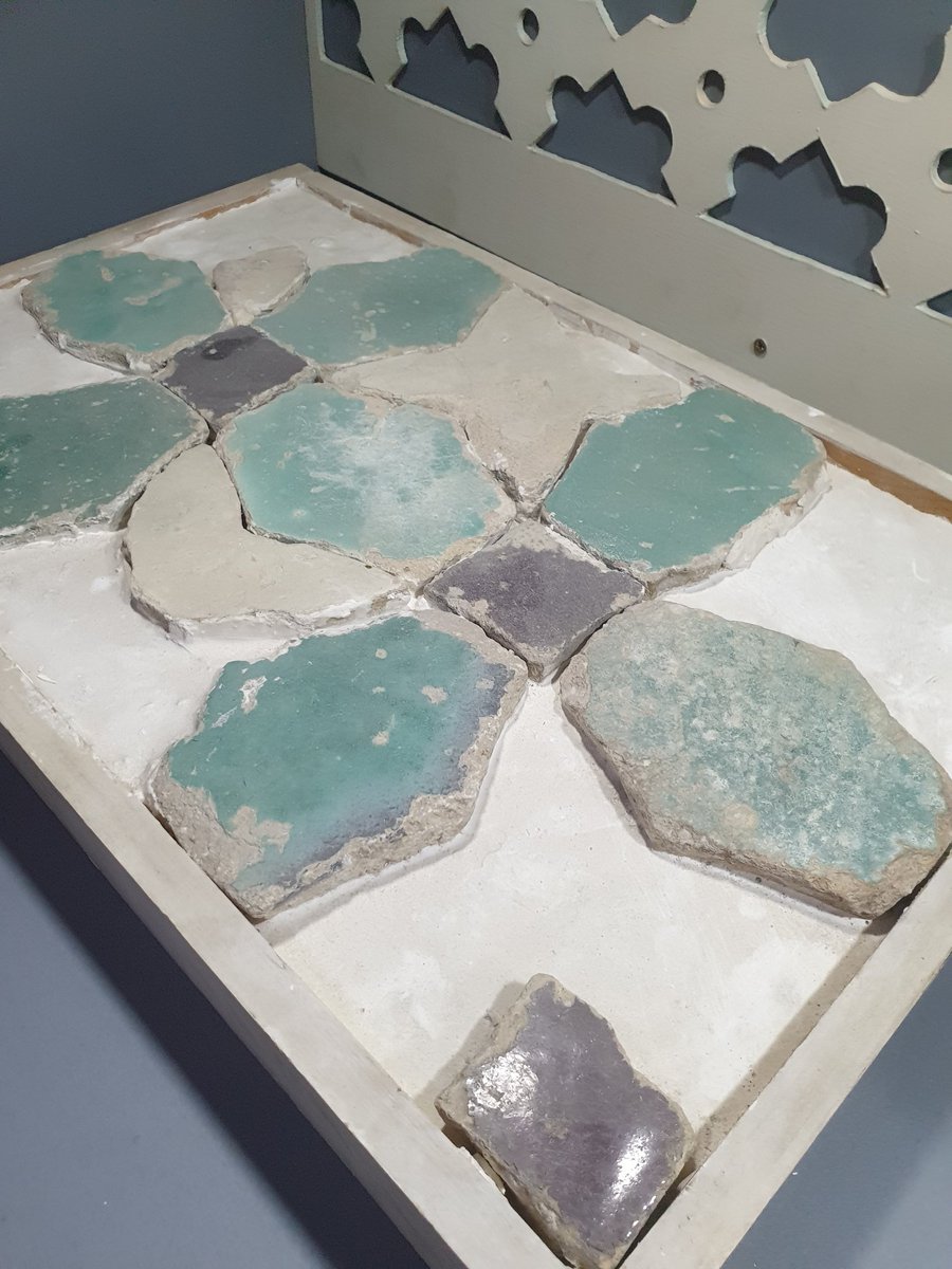 raoufbeingmoor's tweet photo. #Zelij datant du 11ème siècle au musée publique de #Cirta à #Constantine, elle décorait la façade du grand minaret de mansoura #KalaaBeniHammade à #Msila 🇩🇿 pendant l'époque des #Ziride.
Kalaa beni Hammade est classé patrimoine universel par l'#UNESCO depuis 1980. https://t.co/F9rSZYeQax