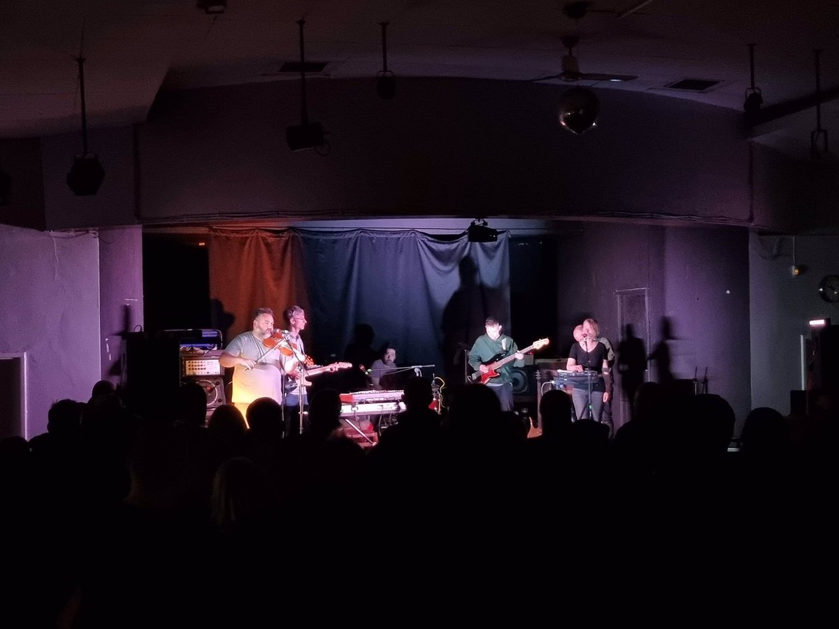Whow Wakefield there was so many of you there last night :) what an absolute ace time, off to Middlesbrough today to play for <a href="/SpookerRekkids/">Spooker Rekkids</a>
