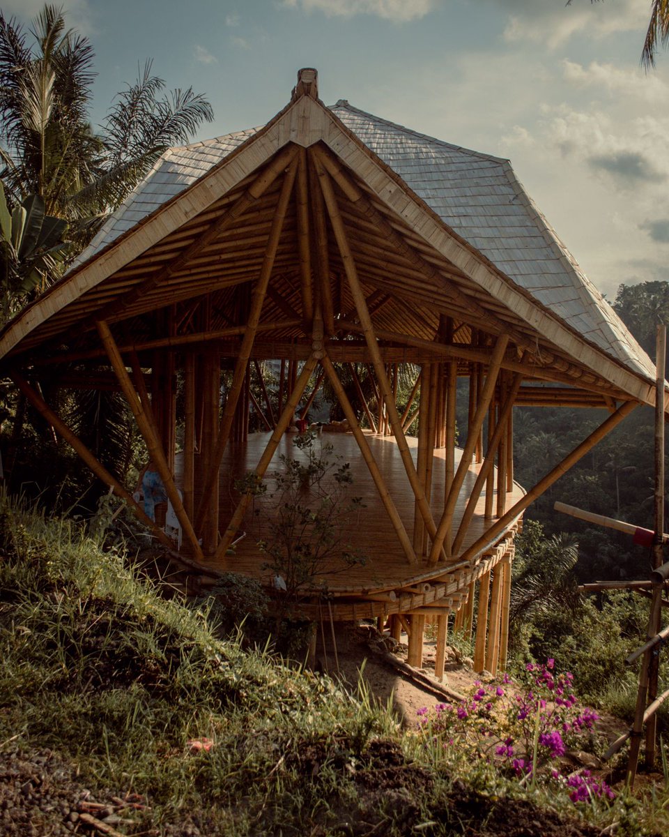 PabloLunaStudi1's tweet photo. Tea House 💚
.
.
.
#nature #bamboo #bambooconstructions #bambooartists #architecture #pablolunastudio #architect #organic #greenbeauty #bambooindonesia #yogashala https://t.co/YXv8hj0MQh