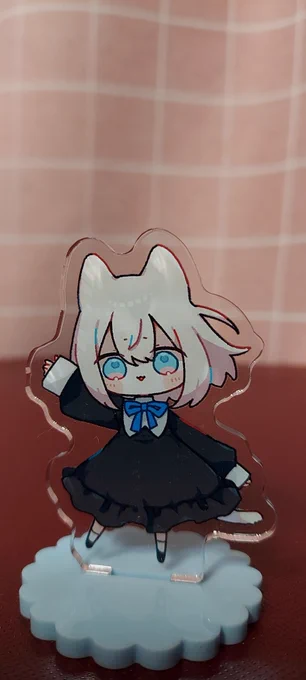 さよなかさんのアクスタ良い…ちんまり可愛くてどこにでも置きたい手のひらサイズすこもちろん袋は保存します 