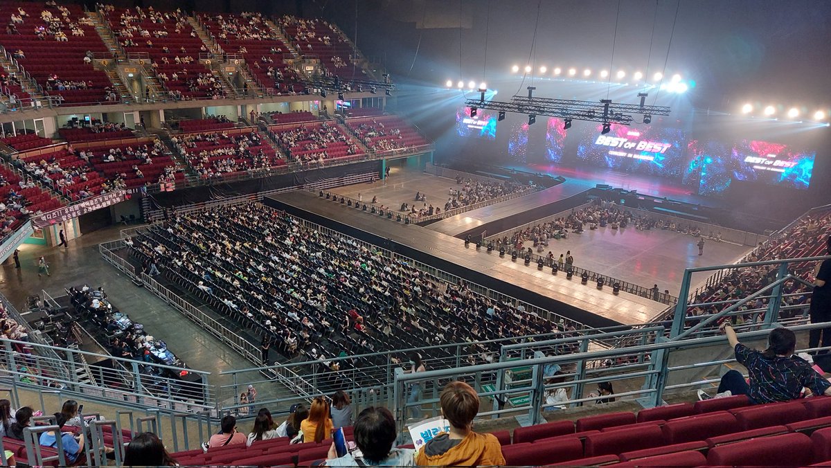 ว่างทุกโซน ผลของบัตรราคาแพง กดบัตรไว โปรโมทน้อย #BESTOFBEST_BKK รบกวนผู้จัดไทยทุกเจ้าดูนะคะ  ดันทุรังกดบัตรไวในราคาบัตรสูงมันเป็นไง