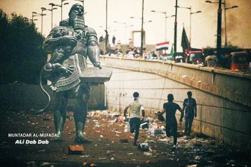 __B4U_'s tweet photo. عيناك يا بغداد أغنية 
يغنى الوجود بها و يختصرُ
لم يذكر الأحرار في وطن 
إلا وأهلوك العلى ذكروا
#مليونية_عراقية 
#تشرين_العظيمة 
#ساحة_التحرير https://t.co/0gIUzcKoEk