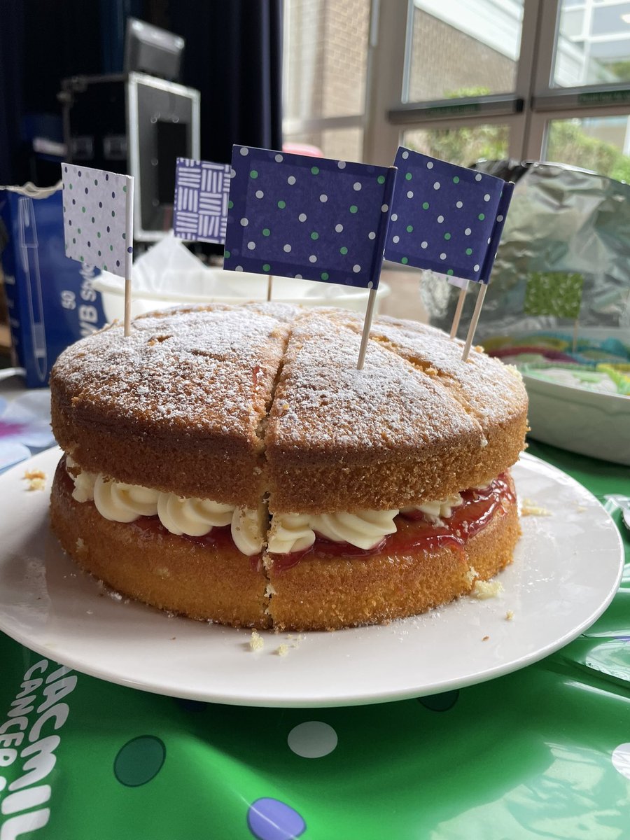 emilynicholas_'s tweet photo. Another successful @macmillancancer Bake Sale, raising over £250! 🎉 A big thank you to all students and staff who came to support 👏🏼 #rbafamily #MacmillanCoffeeMorning @RBAcad https://t.co/X2p4z6NXxD