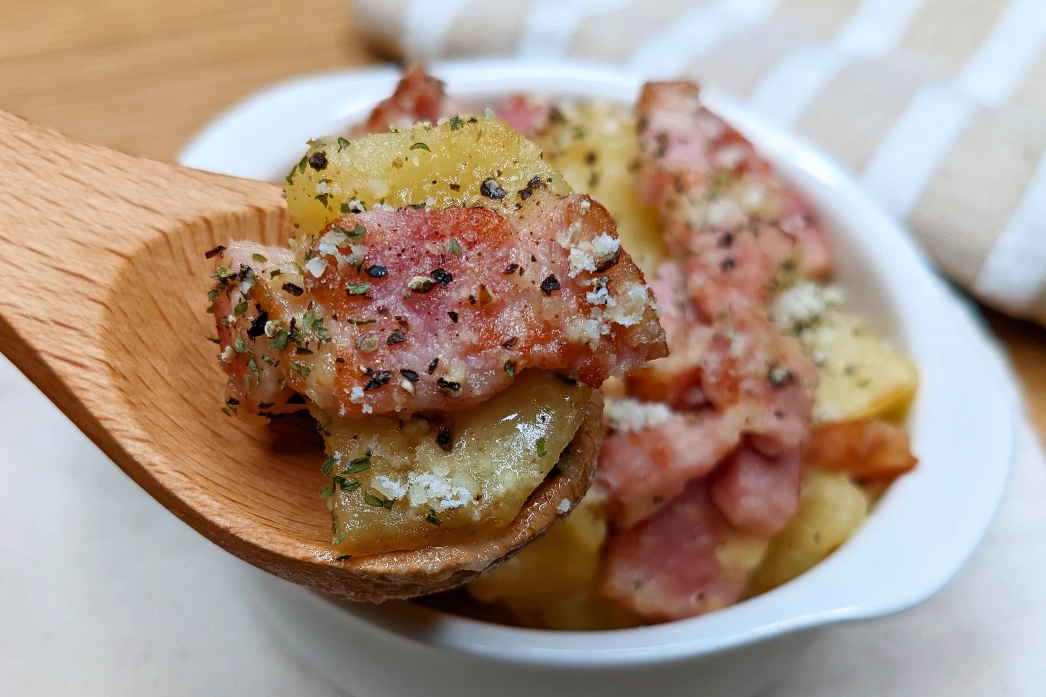 まろやかさもプラス！お手軽「カルボナーラジャーマンポテト」。