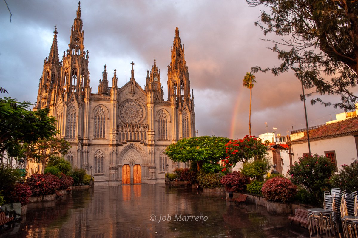 marrerojob's tweet photo. Amanecer hoy en #Arucas.
Tras un buen chaparrón 🌧️, sale el Sol 🌞y un pequeño #arcoiris 🌈 para comenzar #Octubre. 🤗
#reflejos #charcos y verde, contrastan con la piedra de cantería, trabajada por nuestros #Labrantes

📷 1-10-2022
#BuenosDias #GranCanaria #Canarias 🇮🇨 https://t.co/lJLNz0fqWq