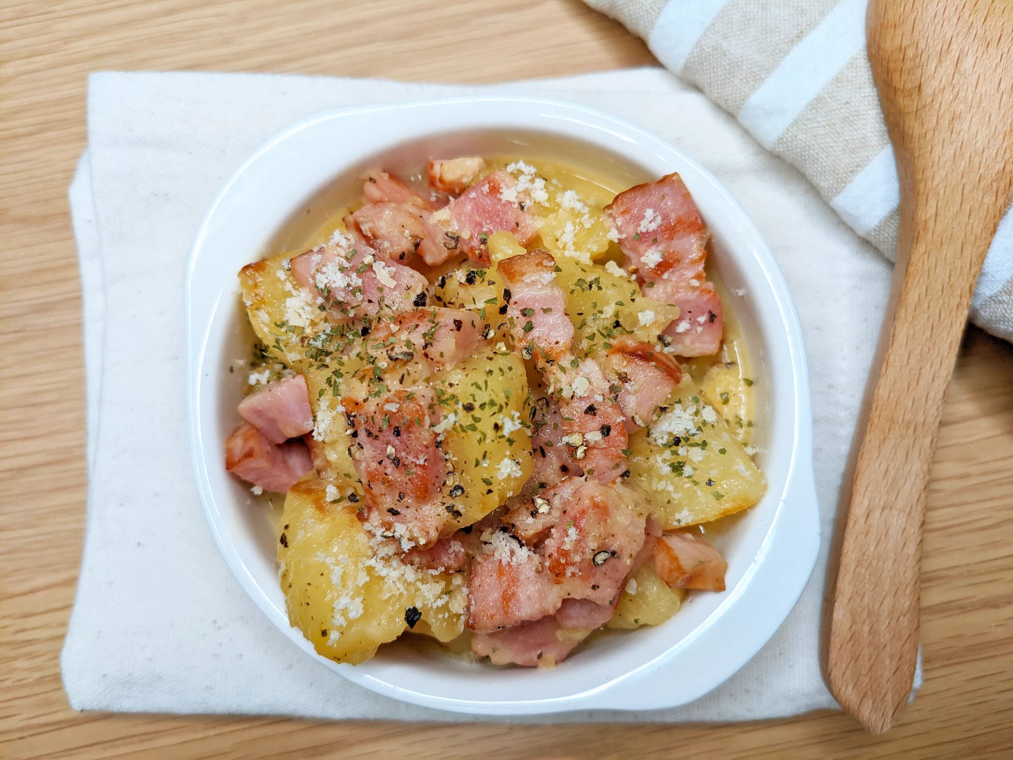 まろやかさもプラス！お手軽「カルボナーラジャーマンポテト」。