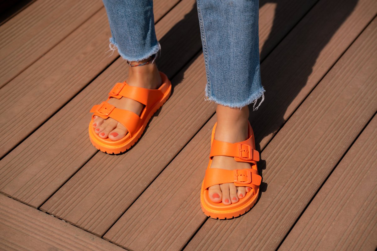 marsea_store's tweet photo. Keep your feet on the ground with the supported comfort of Yselia.

#Marsea #MarseaStore #YourSummerStory #Yselia #SustainabilityMatters #Recyclable #Ecofriendly #Vegan
#WalkConsciouslyLiveSustainably
#slides #sandals #slidesandals #flipflops #sustainability https://t.co/4J12toIpuP